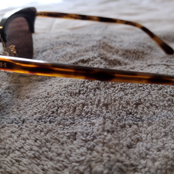 Coach sunglasses - Picture 3 of 6